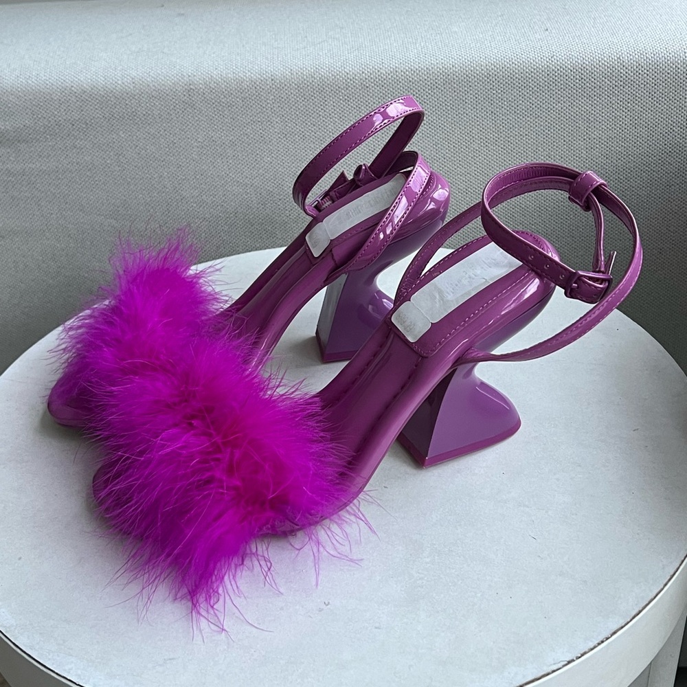 Circus NY Pink Feather Sculptural Heel Sandals – Like New (No Box) US 7.5